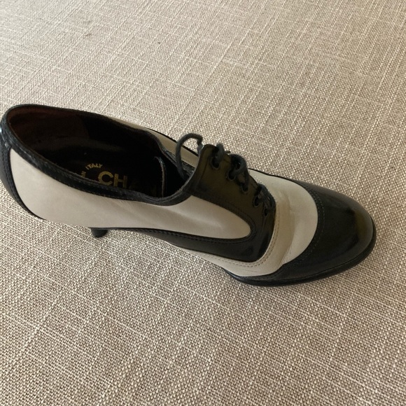 Chanel  vintage Oxford heels - Picture 2 of 6